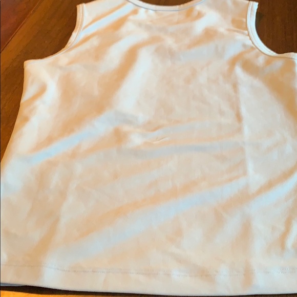 Bundle of Nike workout tops - Picture 8 of 8